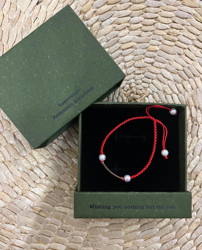 Souvenique Hand-woven Red Cord Personalized Name Bracelet for Girls